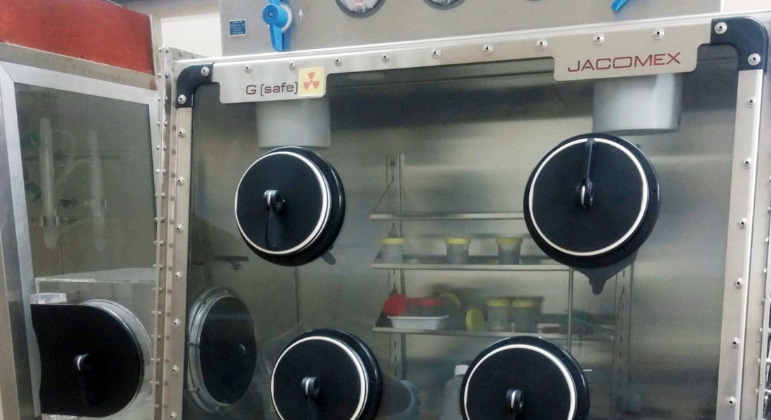 Manipulación de plutonio o tritio en Gloveboxes