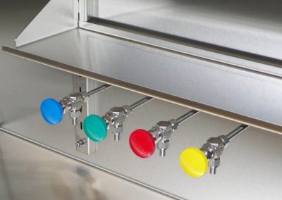 Dispensación de disolventes para cajas de guantes