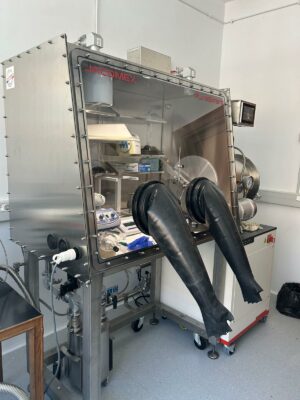 Caja de guantes purificada para investigación energética