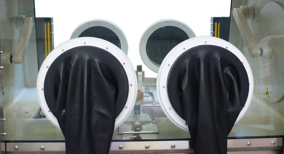 area-trabajo-medico Fabricación de piezas médicas personalizadas en cajas de guantes
